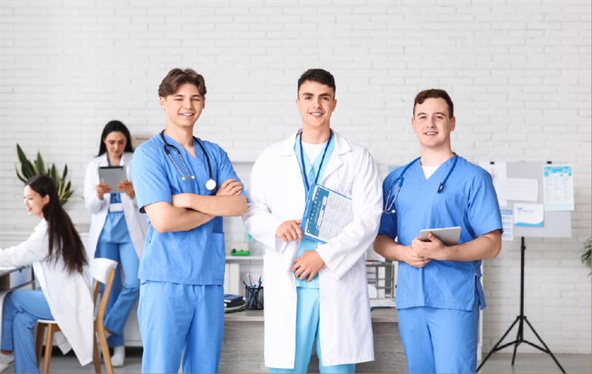Medicinos darbuotojų paklausa Kauno regione vis didėja